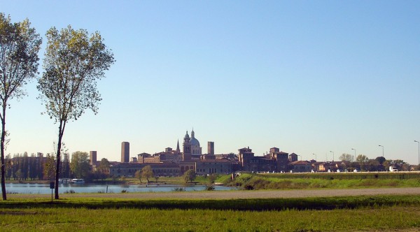 Mantova skyline (credits: Wikimedia - ANGELUS)
