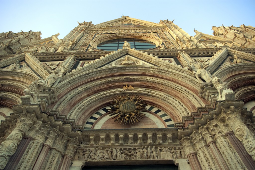 The amazing entrance of the Siena cathedral.