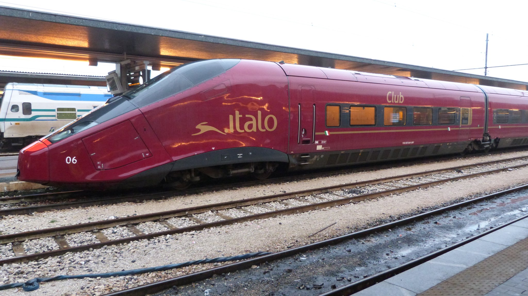 Italotreno. Поезд AGV Alstom. AGV поезд скоростной. Высокоскоростной поезд AGV 575 Italo.