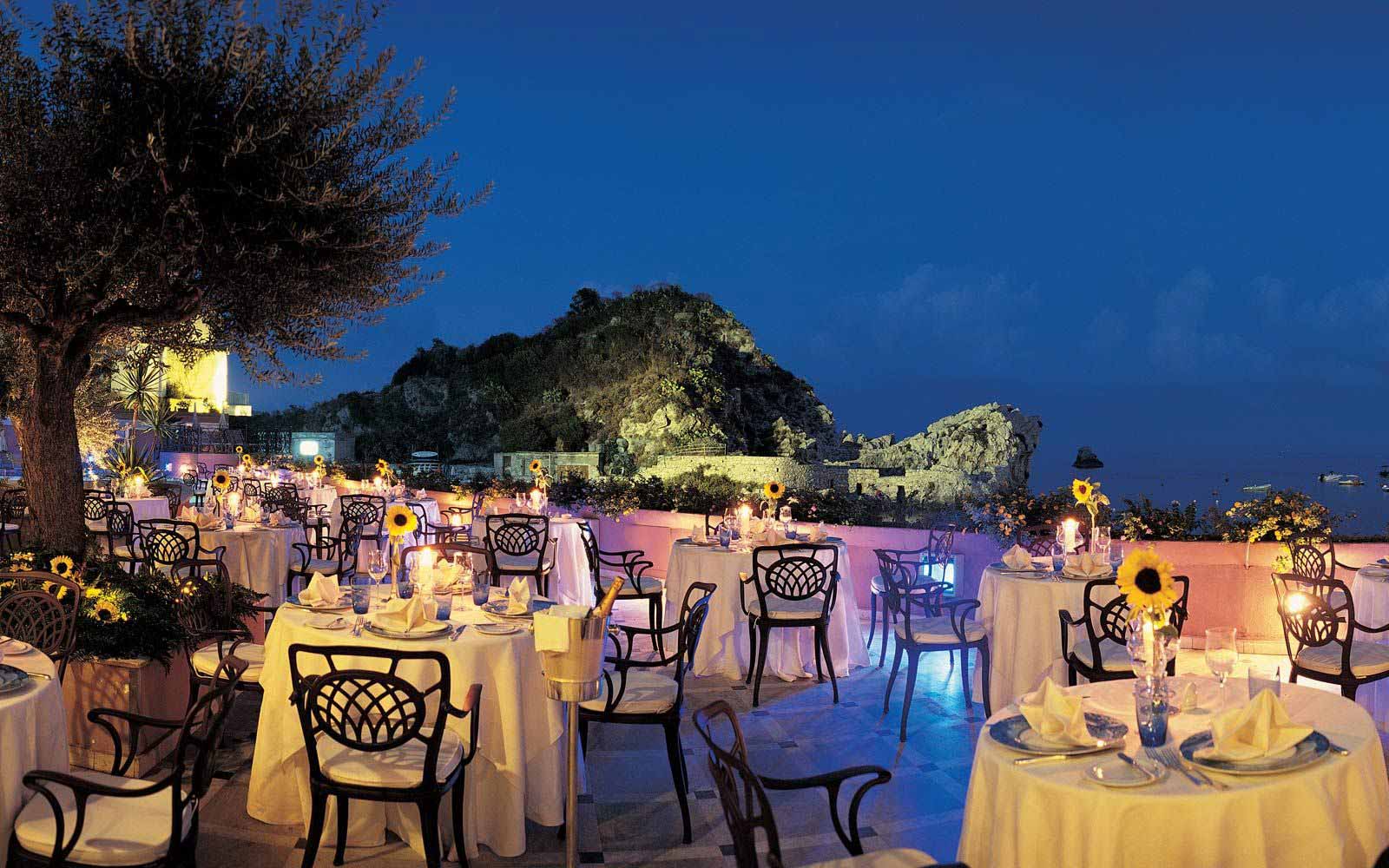 Outdoor dining at Grand Hotel Mazzaro Sea Palace