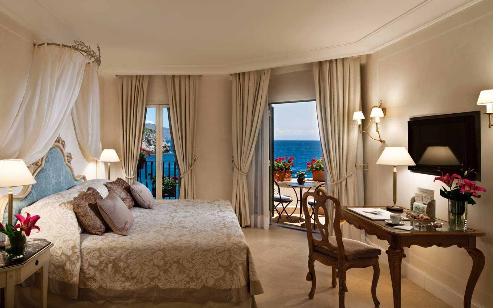 Superior Junior Suite with balcony and seaview at Belmond Villa Sant' Andrea