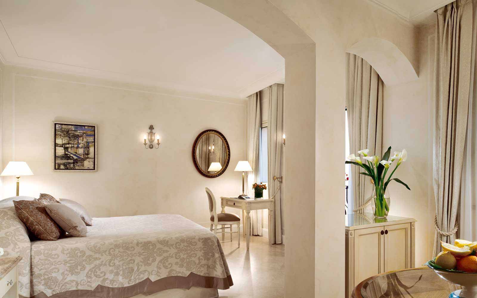 Deluxe room at Belmond Villa Sant' Andrea