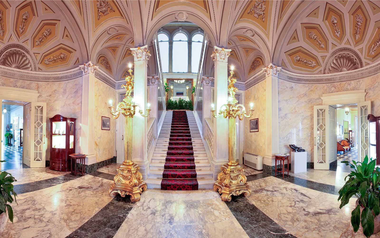 Reception hall at Grand Hotel Villa Serbelloni