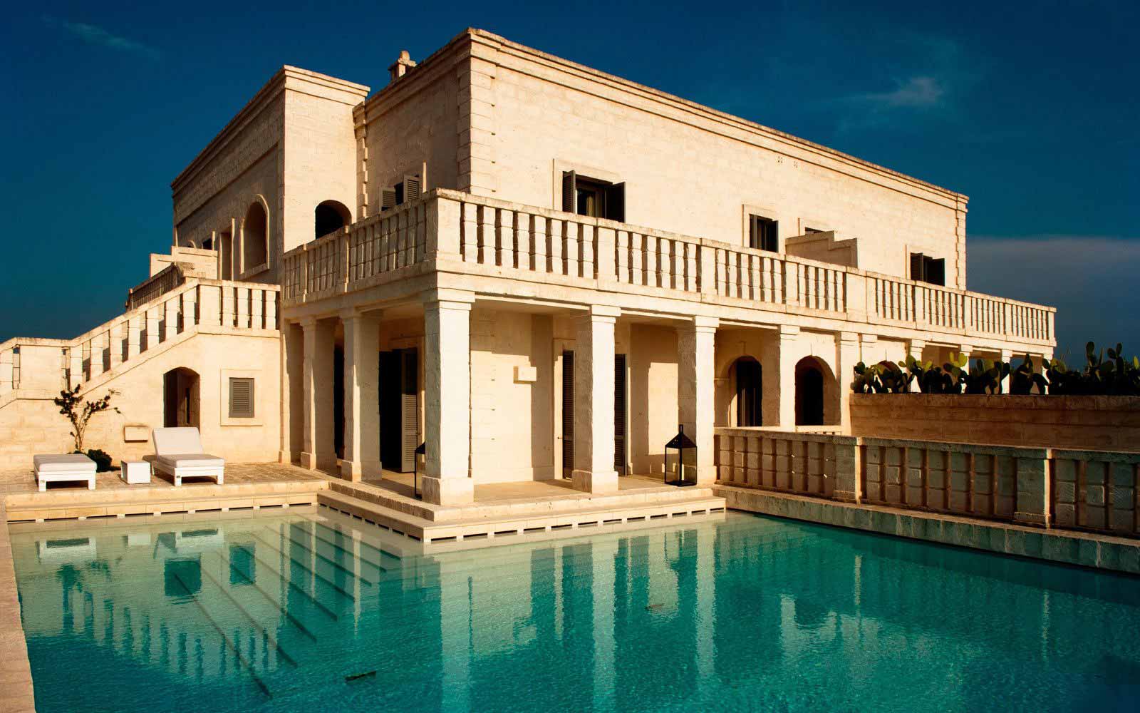 Swimming pool of 3 Bedroom Villa Splendida at Borgo Egnazia