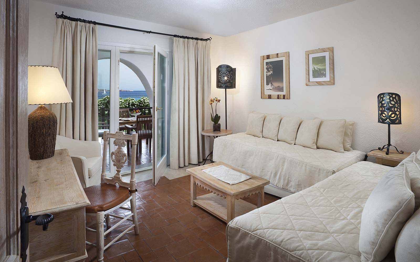 A Premium Suite's lounge at the Hotel Romazzino