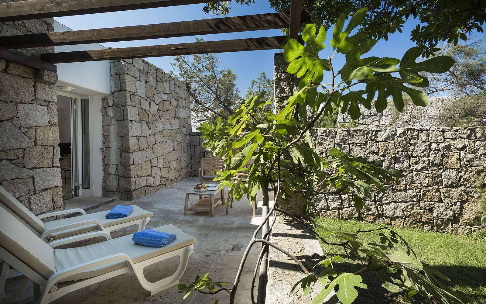 Junior Suite Garden's outdoor area at the Grand Relais dei Nuraghi
