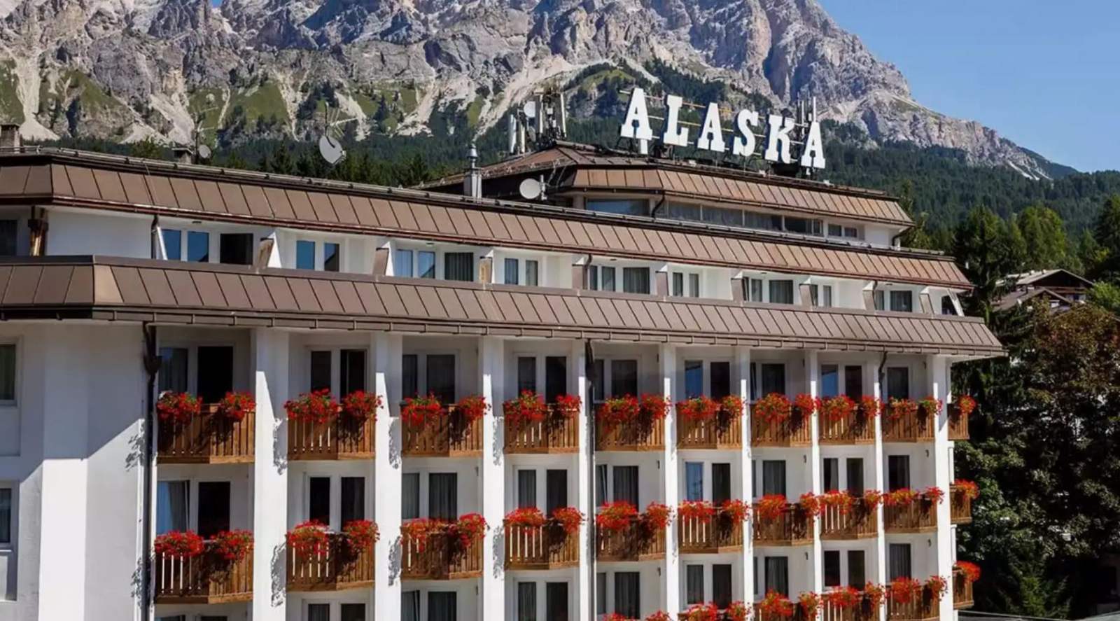 Hotel Alaska - Front View