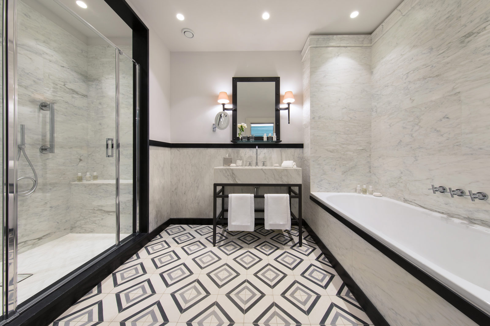 Hotel del la Ville Panoramic Suite with Terrace Bathroom