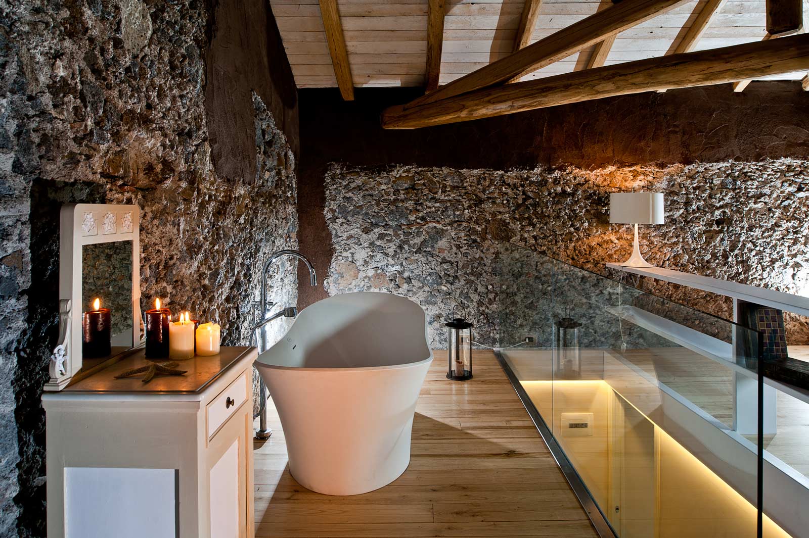 Monaci Delle Terre Nere Suite Bathroom